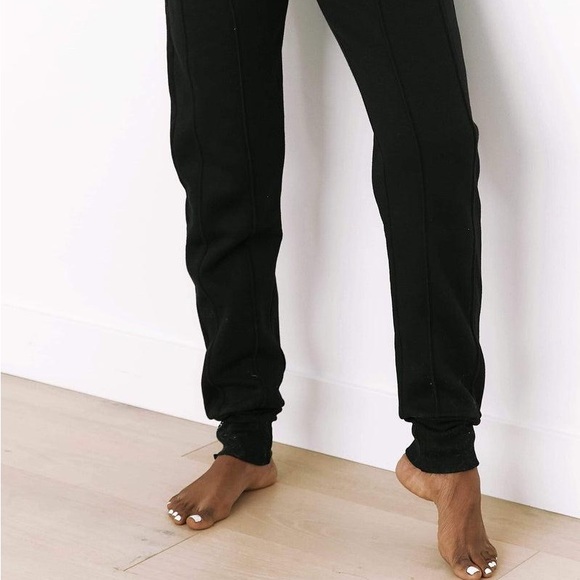 Lounge Basic Fitted Joggers - Picture 2 of 3